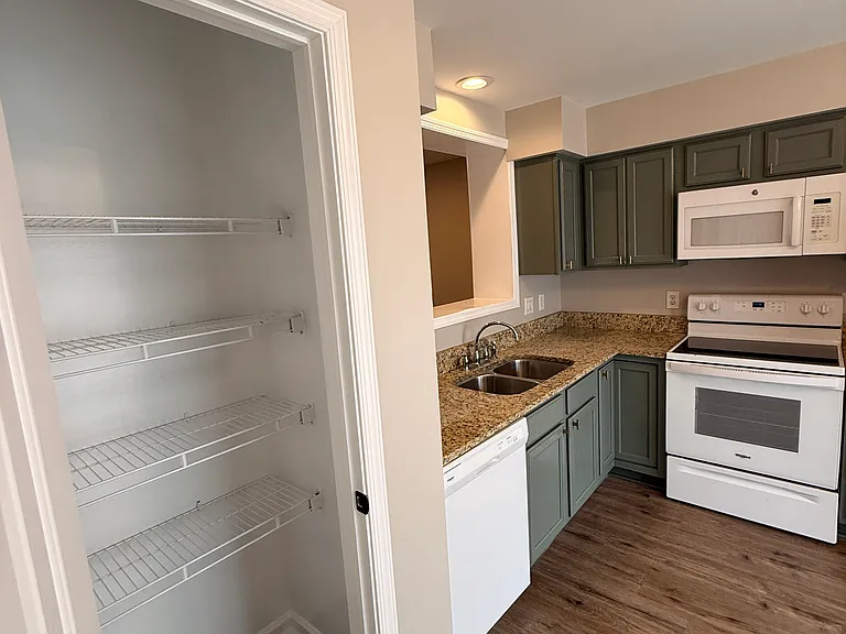 327 W Trinity Ave — Photo 5