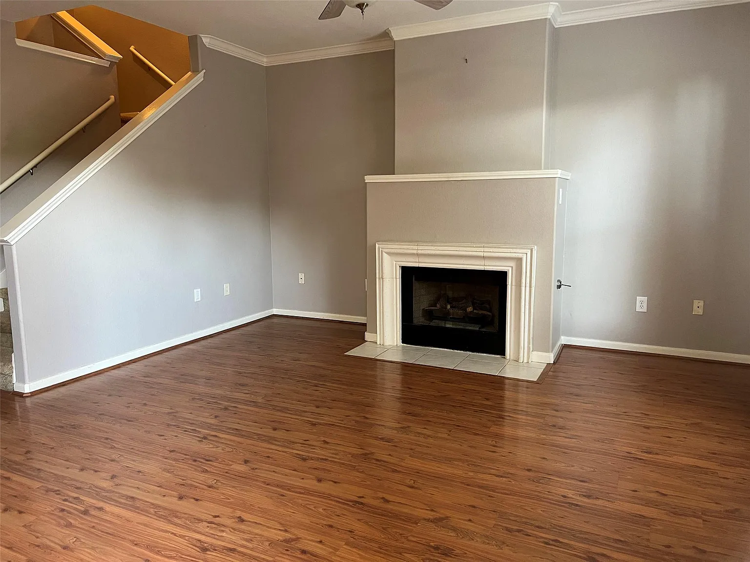 2 bed, 2.5 bath, 1304 sqft, $2,100 — Photo 2
