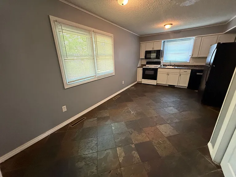 3642 S Westwood Ave — Photo 17
