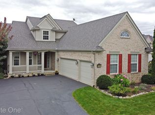 943 Eden Lake Ct, Oxford, MI