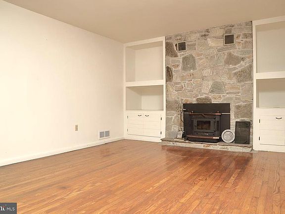 2nd image of 133 Rembrandt Dr