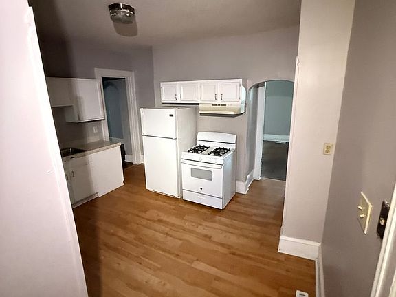 5th image of 907 Oliver Ave N #1