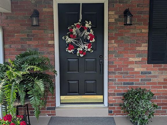 3rd image of 1209 Collingwood Ave