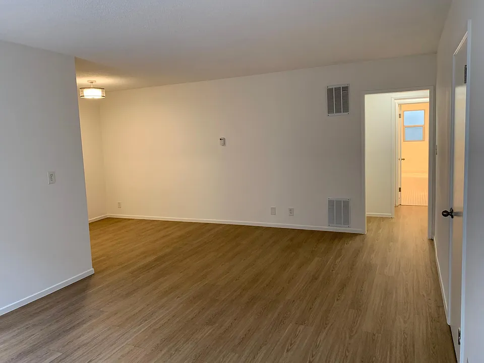 1029 N Hayworth Ave #2