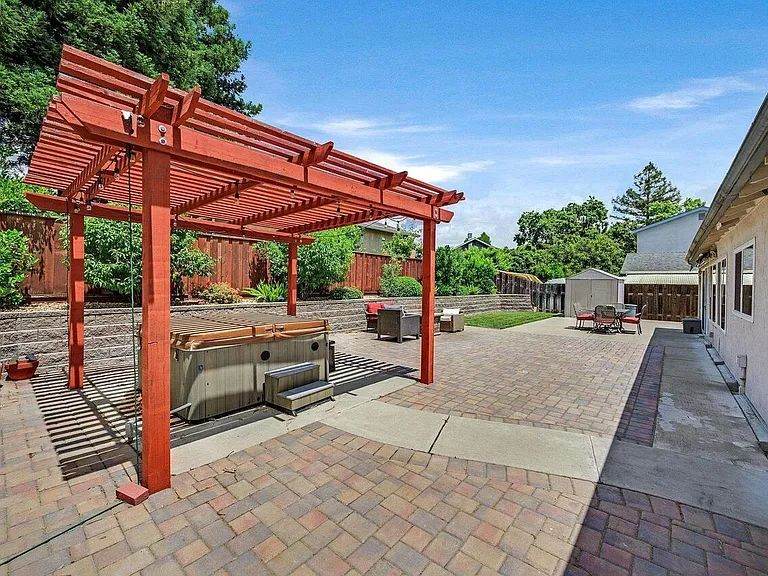 2883 Westchester Dr — Photo 8
