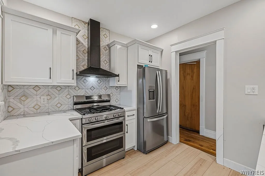 2 bed, 1.0 bath, 3032 sqft, $1,950 — Photo 4
