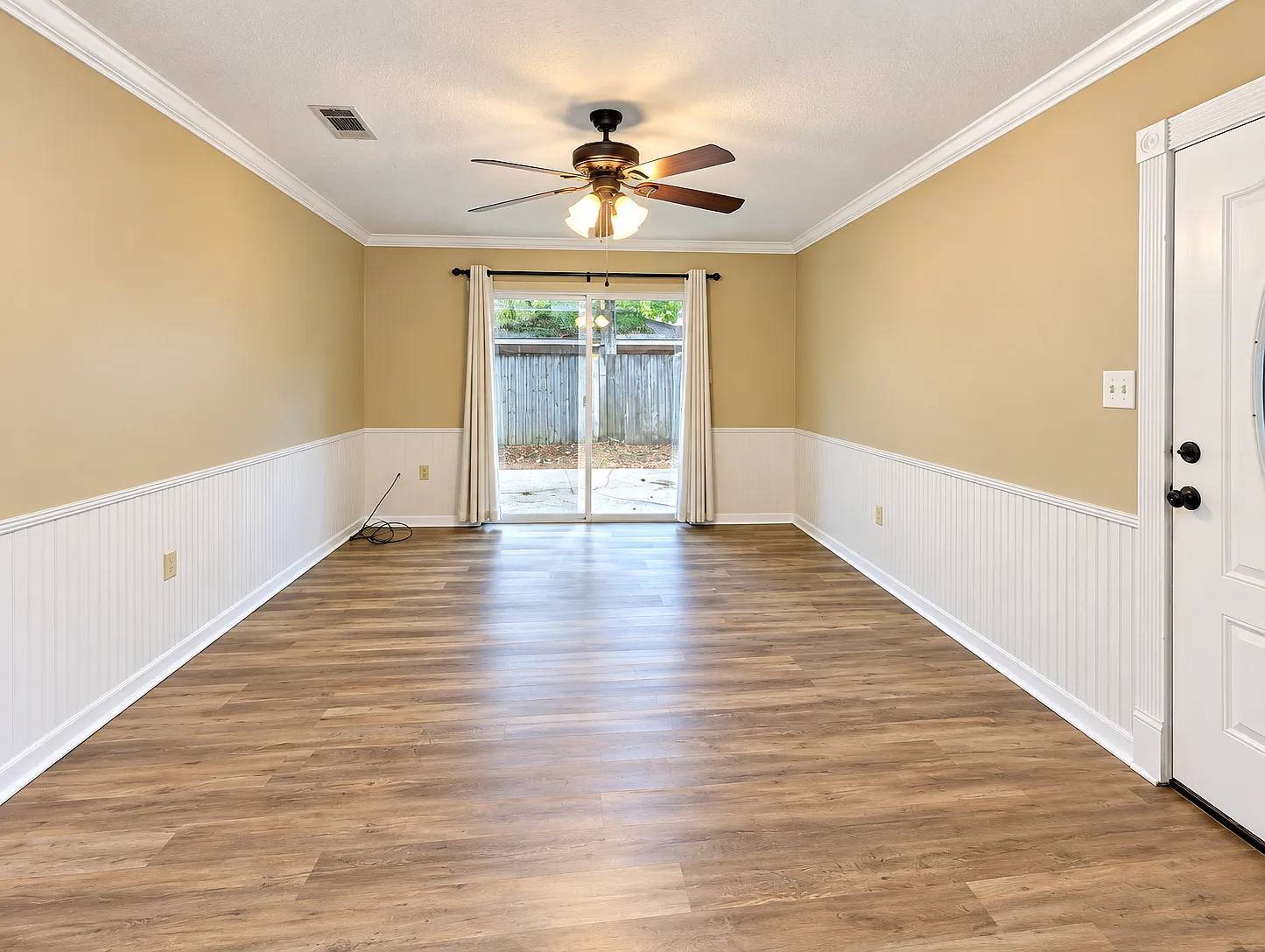 3 bed, 1.5 bath, 1400 sqft, $1,450 — Photo 3