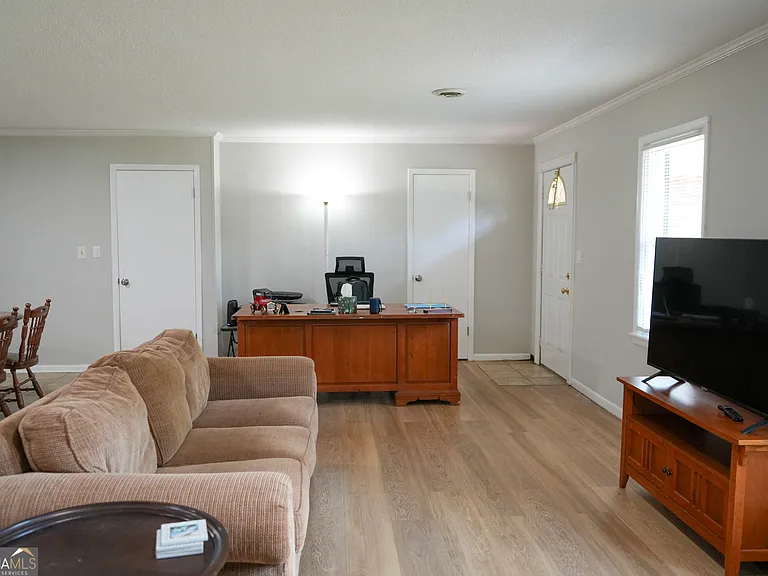 307 Pinewood Dr — Photo 7