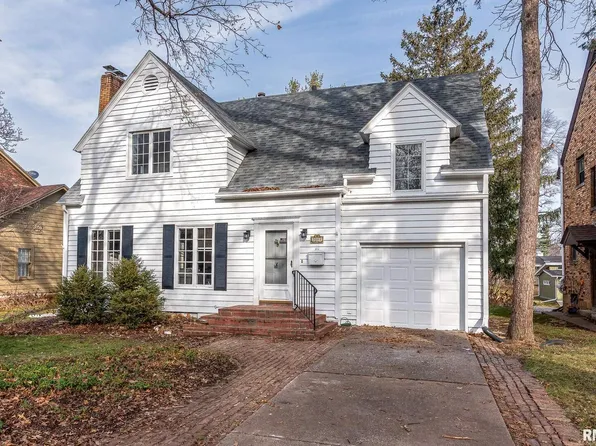 3008 E 18th St, Davenport, IA 52803