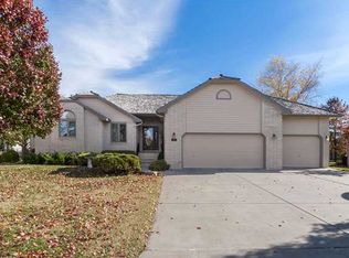 6 N Taylor Ct, Augusta, KS 67010