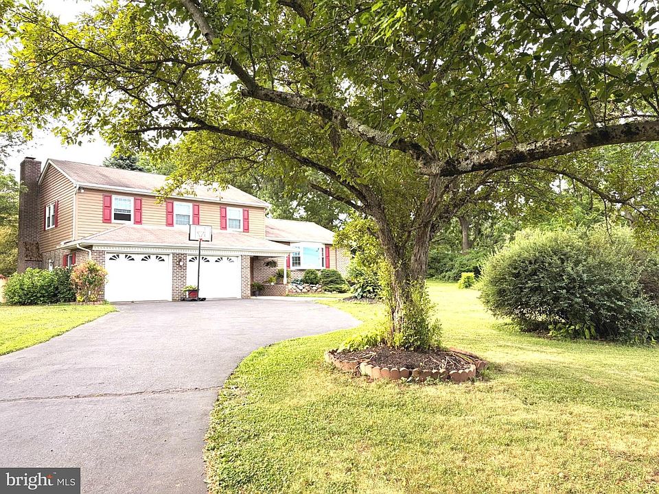 1st image of 4804 Manor Way