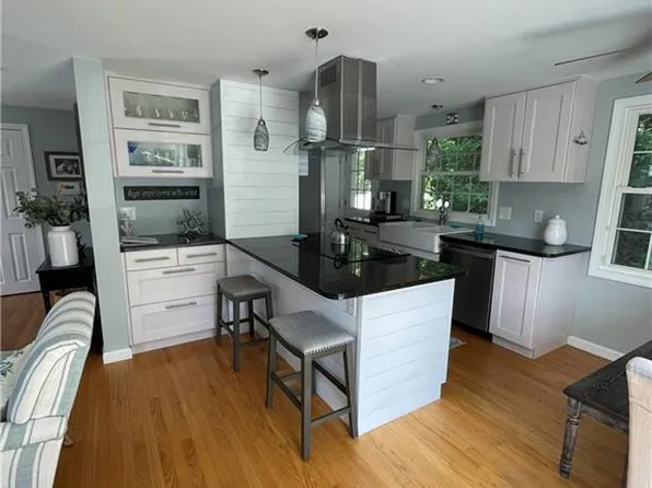 5 Wayland Trl, Narragansett, RI 02882