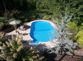 14 Northridge Dr, Newtown, CT 06470