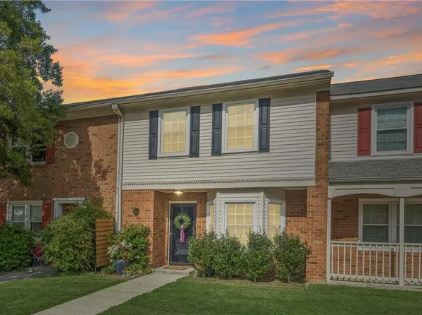 114 Choisy Cres, Yorktown, VA 23692
