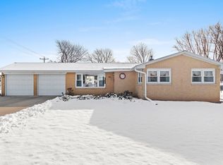 3611 Delahaut St, Green Bay, WI 54301