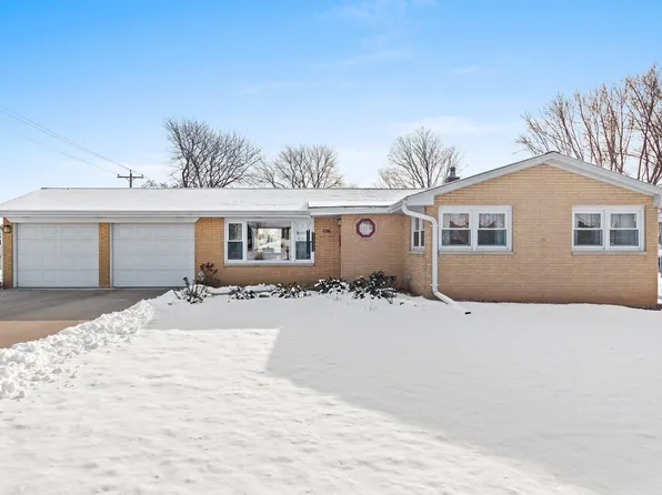 3611 Delahaut St, Green Bay, WI 54301