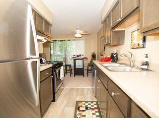 10925 Wayzata Blvd #112, Hopkins, MN 55305