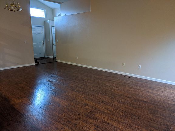 5th image of 516 SE 169th Ave