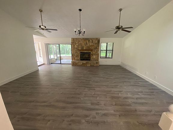 3rd image of 255 Briarwood Ln