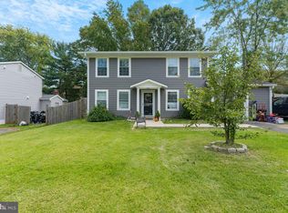 5562 Saint Charles Dr, Woodbridge, VA 22193