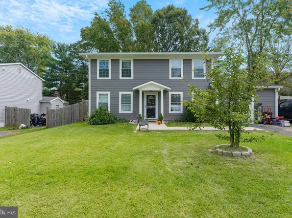 5562 Saint Charles Dr, Woodbridge, VA 22193