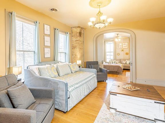 4th image of 315 W Brown St