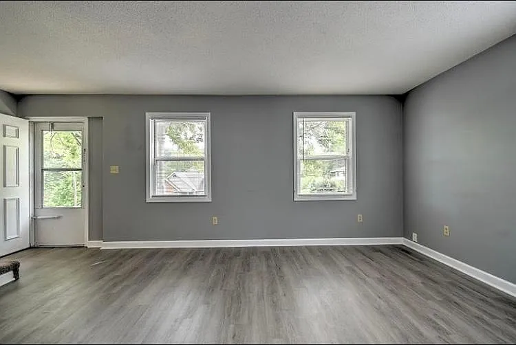 311 Redstone Dr — Photo 3