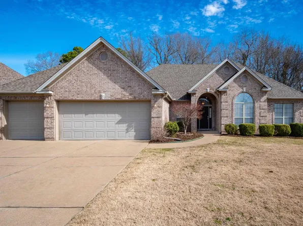 215 Maranes Cir, Maumelle, AR 72113