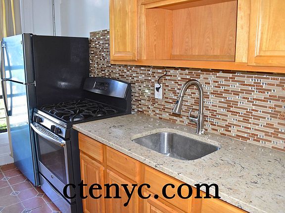 2nd image of 491 Halsey St #2