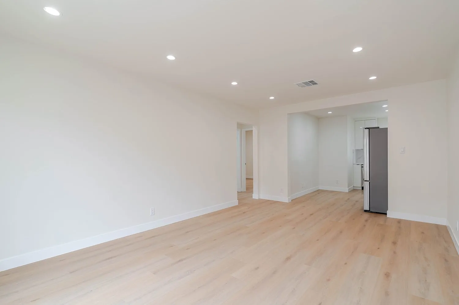 2 bed, 700 sqft, $3,000 — Photo 3