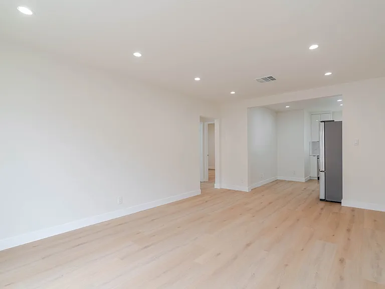 323 N Louise St #F — Photo 3