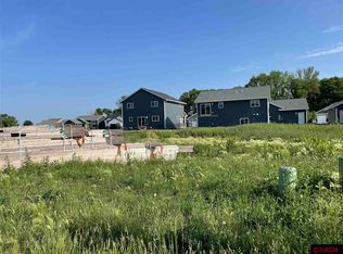 2013 Aster Ln, Mankato, MN 56001