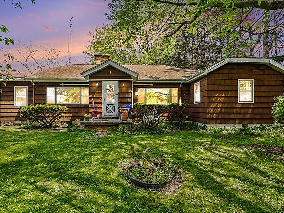 2nd image of 3633 Lakeshore Dr