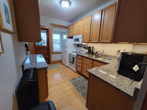 3rd image of 3345 Harriet Ave #4