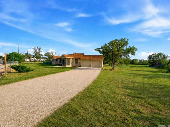 600 S STORTS ST, Poth, TX 78147