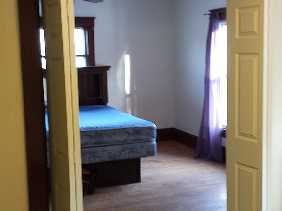 Living or Bedroom $2