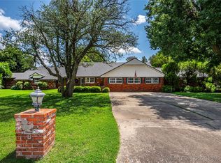 8 E Ranchwood Cir, Moore, OK 73160