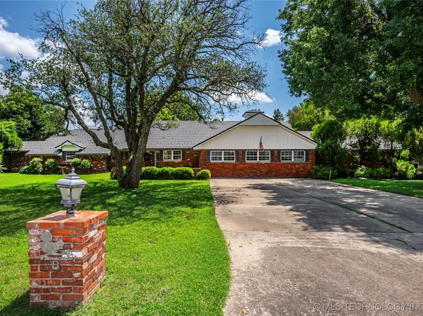 8 E Ranchwood Cir, Moore, OK 73160