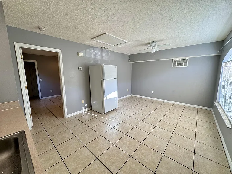 2725 Fan Palm Dr #B — Photo 5