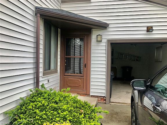 2nd image of 32714 Washington Ct