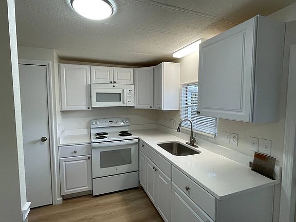 5th image of 33 Las Palmas Dr #80