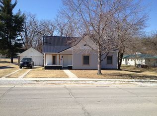 214 N Valley St, Neosho, MO 64850
