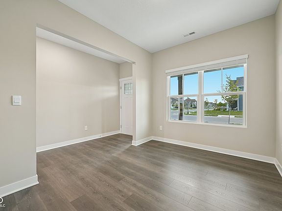 4th image of 74 Varenne Rd