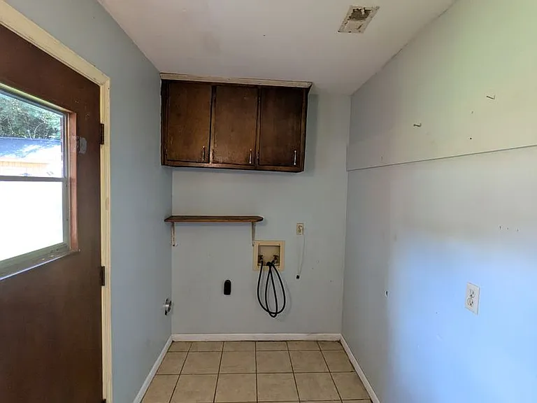 1694 Douglas St — Photo 8