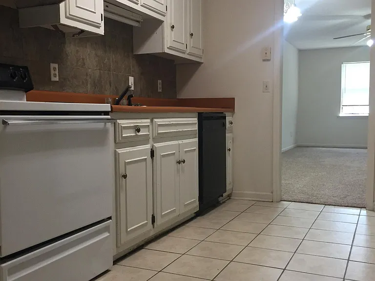 105 Princess Ln #B — Photo 9