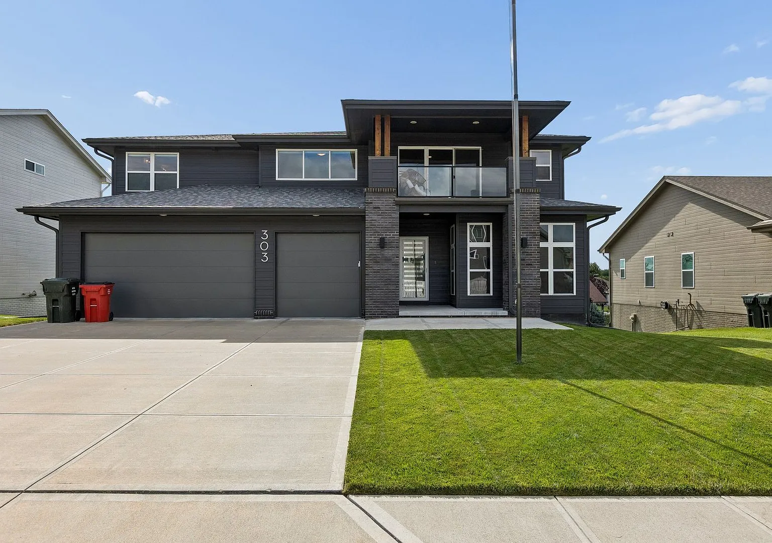 Luxurious 4 Bedroom in Yutan — Photo 1
