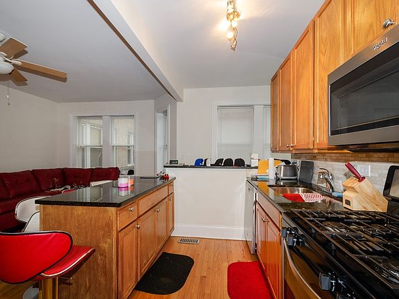 3rd image of 6319 N Artesian Ave