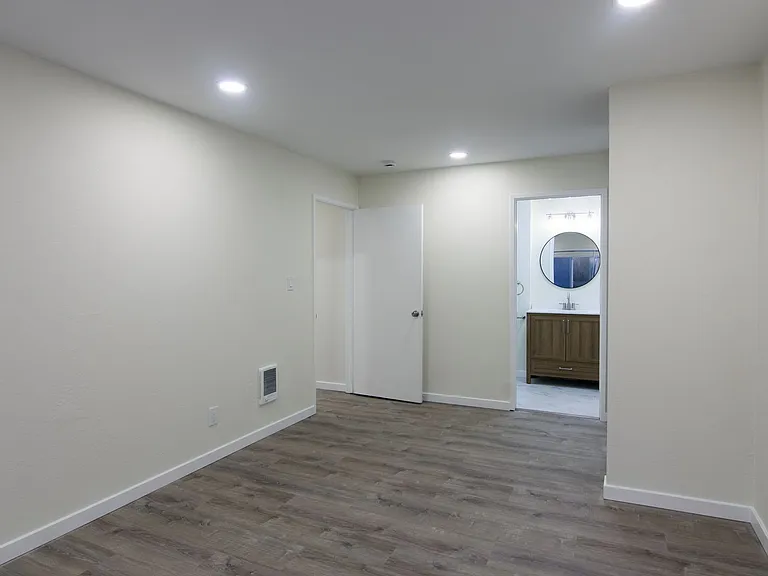 765 Rand Ave Apartments — Photo 15
