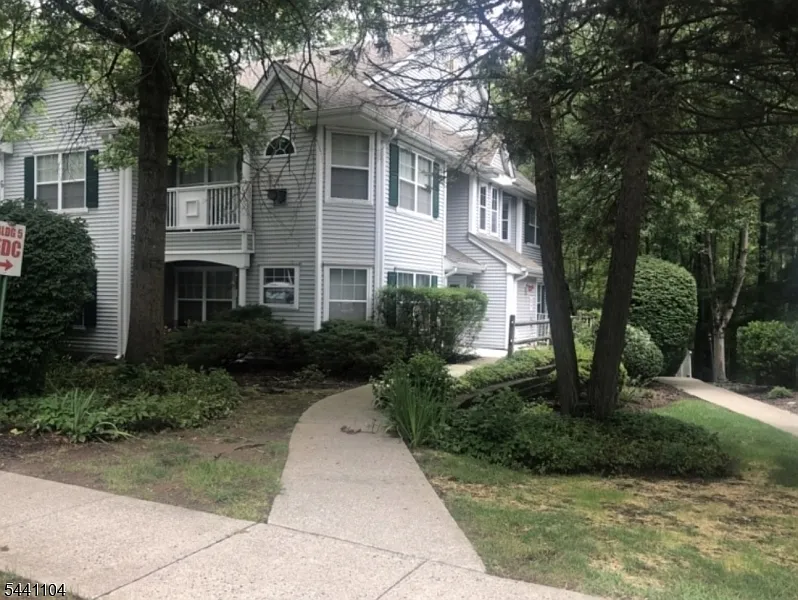 2 bed, 1.0 bath, $2,500 — Photo 1