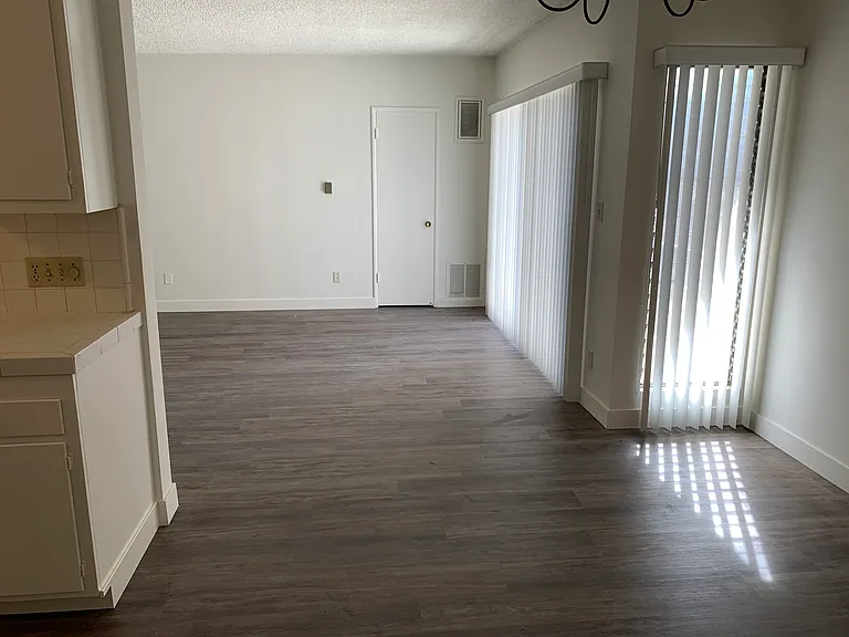 10350 Almayo Ave #7 — Photo 5